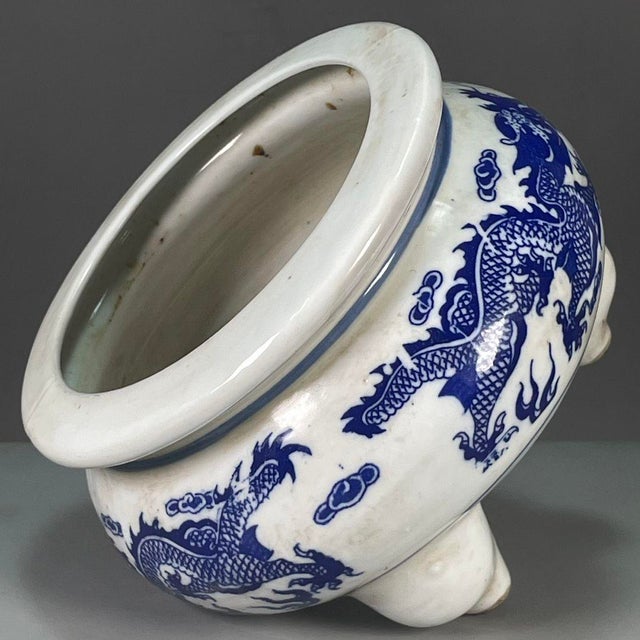 Vintage Blue & White Porcelain Tripod Censer – Dragon Motif, Qianlong Mark For Sale In Los Angeles - Image 6 of 9