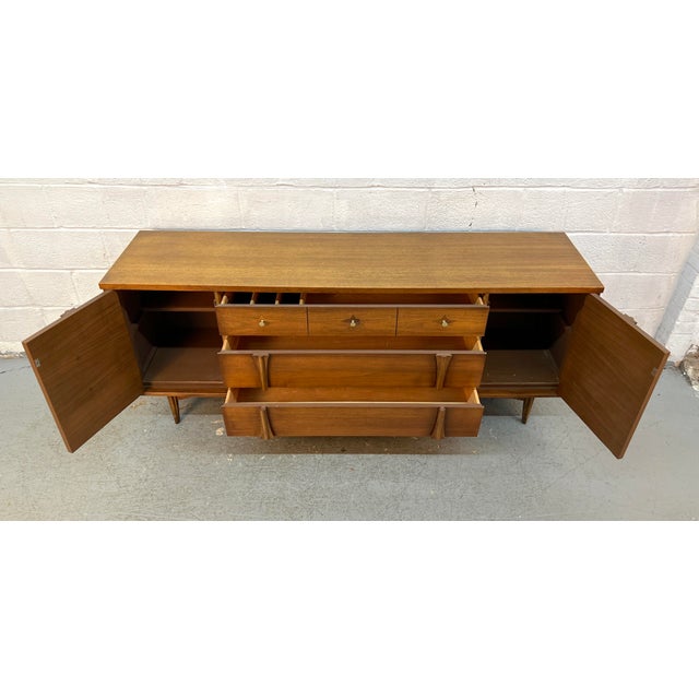 Brown Mid-Century Modern Walnut Credenza by Leo Jiranek for Bassett Furniture For Sale - Image 8 of 18