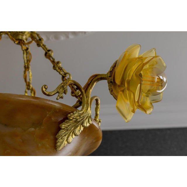 French Neoclassical Style Amber Alabaster and Frosted Glass Chandelier, 1920 For Sale - Image 12 of 18