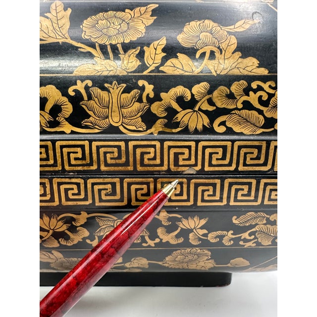 Early 20th Century Chinese Export Double Phoenix Lacquer Box For Sale - Image 10 of 12