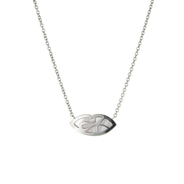 This is part of Chairish’s Fine Jewelry assortment. Stylish and finely detailed mother of pearl & diamond hot lips...