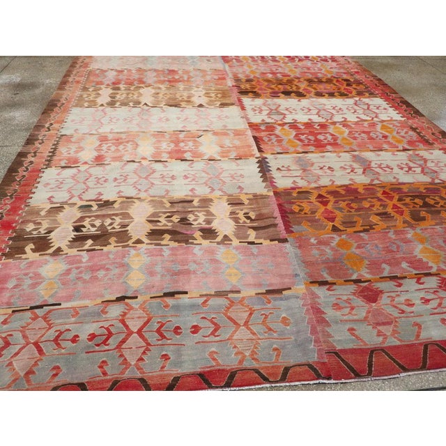Galerie Shabab Collection Mid-20th Century Turkish Flatweave Kilim Room Size Carpet For Sale In New York - Image 6 of 8