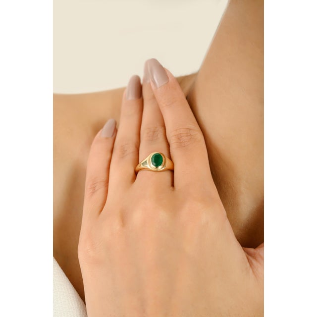 Luxurious Bezel Set 14k Gold Rich Emerald Signet Ring Size 5.5 For Sale - Image 4 of 11
