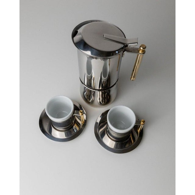 This vintage coffee set by IMCO from the 1980s consists of 2 cups, saucers and a functional mocha pot with golden details....