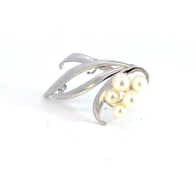 Mikimoto Estate Akoya Pearl Brooch 6.40-5.30 mm Silver M376 This elegant Authentic Mikimoto Silver brooch has 5 Saltwater...