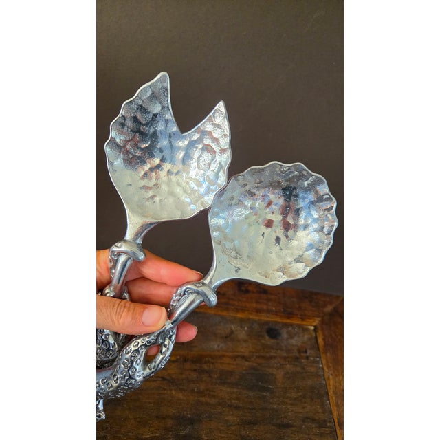 Arthur Court Jaguar Hammered 2 Aluminum Salad Servers with New in Box For Sale - Image 10 of 14