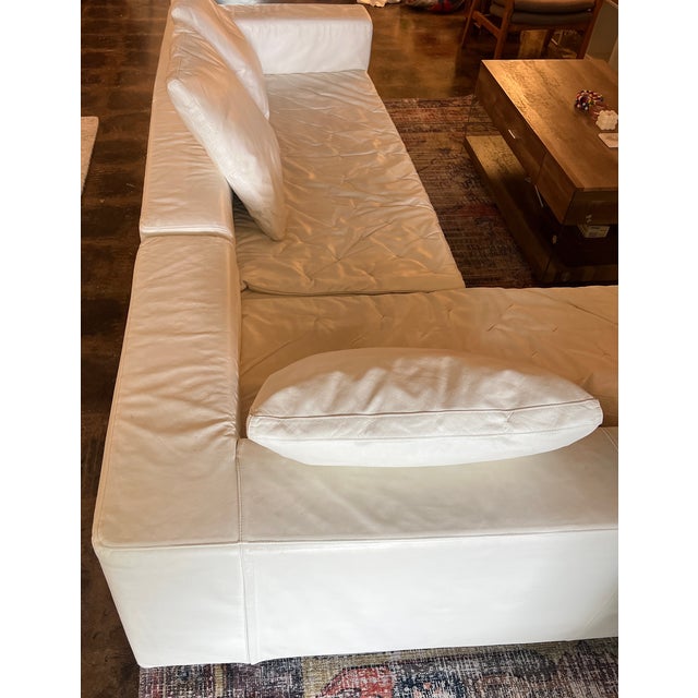 The FRIENDS LIGHT couch from the Italian manufacturer Giovannetti. The frame is made of metal. The upholstery is made of...