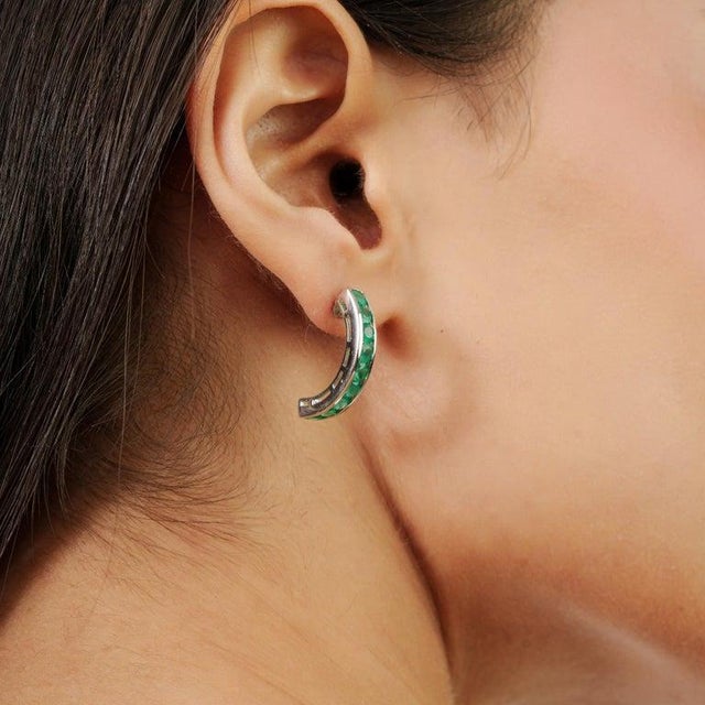 Round Cut Green Onyx C-Shape Hoop Earrings in 925 Silver- A Pair For Sale - Image 6 of 10