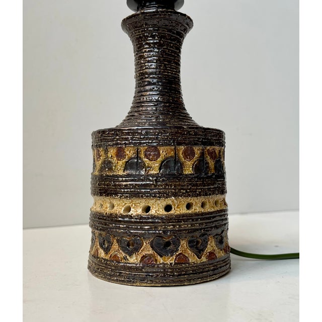 Scandinavian Brutalist Glazed Stoneware Table Lamp by Jette Hellerøe, 1970s For Sale - Image 4 of 10