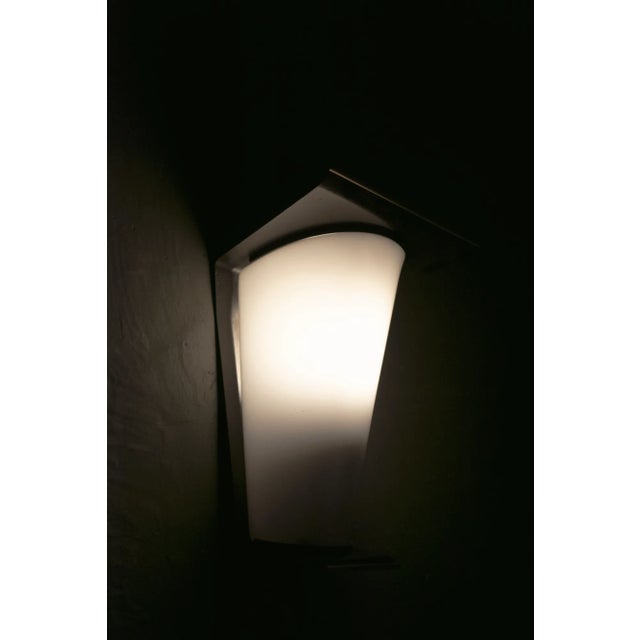 50's wall lamp with a beautiful design. In good vintage condition. Measurements h. 26 cm; b. 20 cm; d. 12 cm. Categorie...