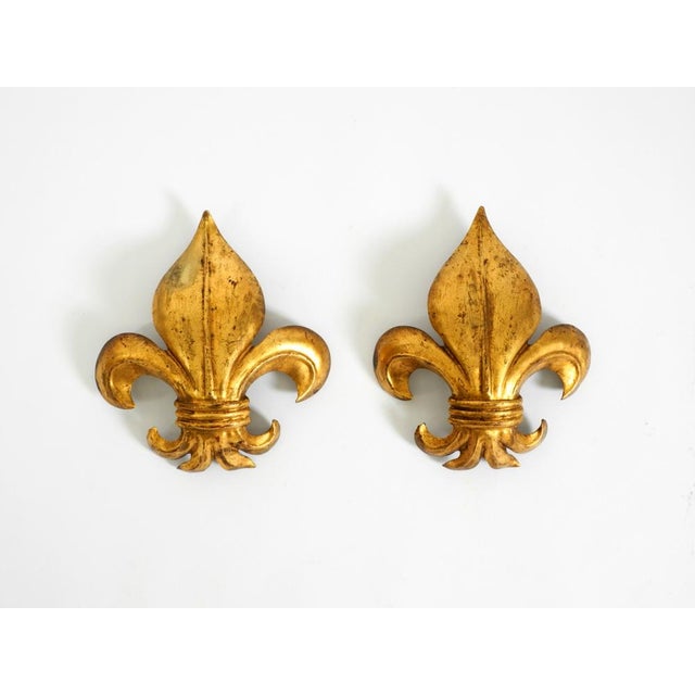 Hollywood Regency Fleur-De-Lis Wall Lamps in Gold-Plated Metal by Hans Kögl, 1970s, Set of 2 For Sale - Image 3 of 18