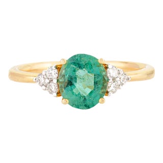 Solitaire Oval Emerald and Diamond Wedding Ring in 14k Solid Yellow Gold Size 7 For Sale