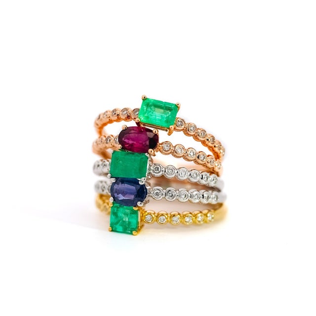 Natural Emerald and Diamond Ribbed Thin Stacking Ring in 18k White Gold Size 6.5 For Sale - Image 12 of 12
