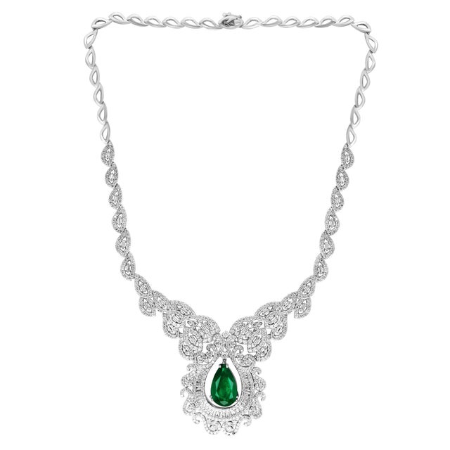 11 Ct Pear Shape Zambian Natural Emerald & 17 Ct Diamond Necklace 18 Karat Gold For Sale - Image 17 of 18