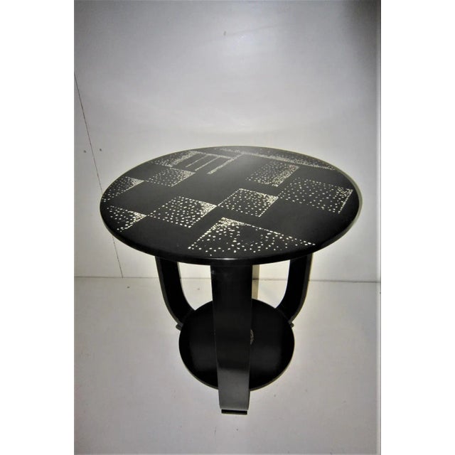 French Art Deco Black and White Egg Shell Lacquer Round Side Table For Sale - Image 9 of 13