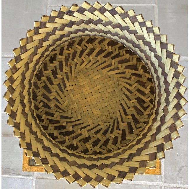 Late 20th-Century Perfectly-Sized Tarahumara Handwoven Sotol Leaf Basket Cachepot, Mexico For Sale - Image 10 of 17