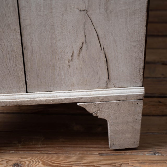 Georgian Oak Chest With Brushing Slide, c.1740 For Sale - Image 17 of 18