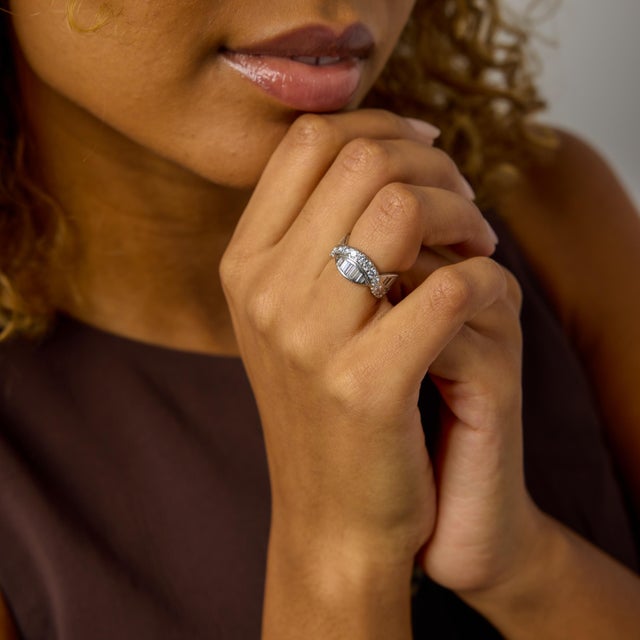 This Mid-Century diamond swirl band is a beautifully expressive interpretation of movement and light, defined by graceful...