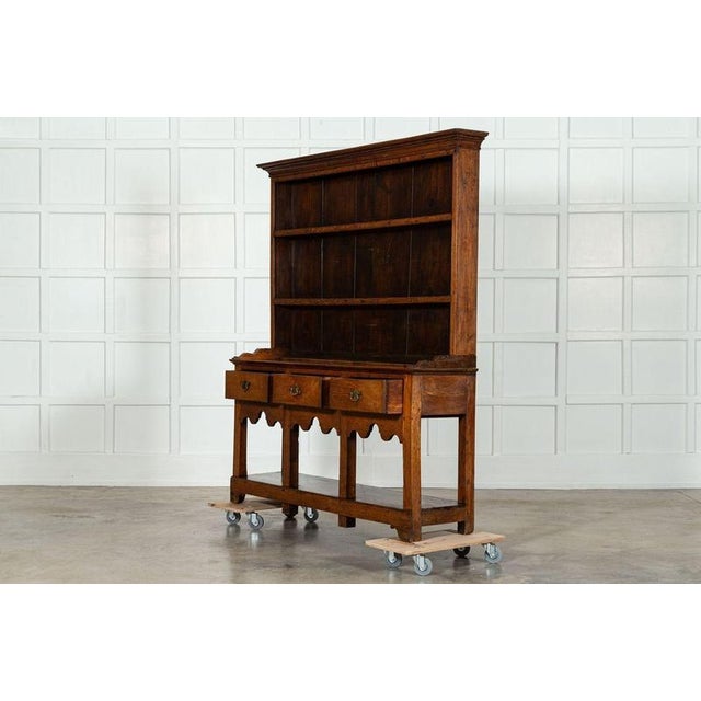 Early 19th Century English George III Oak Dresser, 1800 For Sale - Image 5 of 15