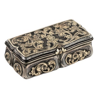 19th Century Russian Silver Snuffbox with Gold Decor For Sale