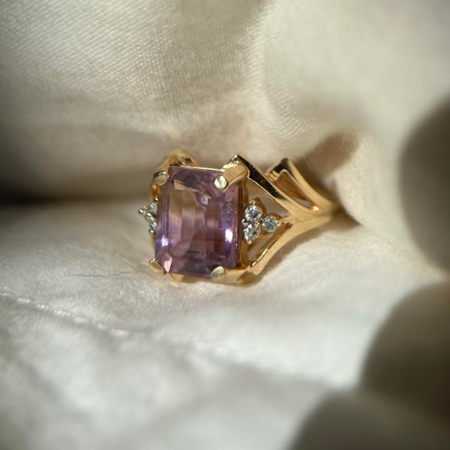 Purple 1980s Bi-Color Ametrine & Diamond Cocktail Ring in 14k Yellow Gold – 3.22ct Size 5 For Sale - Image 8 of 8