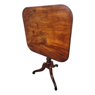 English Georgian Tilt Top Table in Mahogany, 1820 For Sale