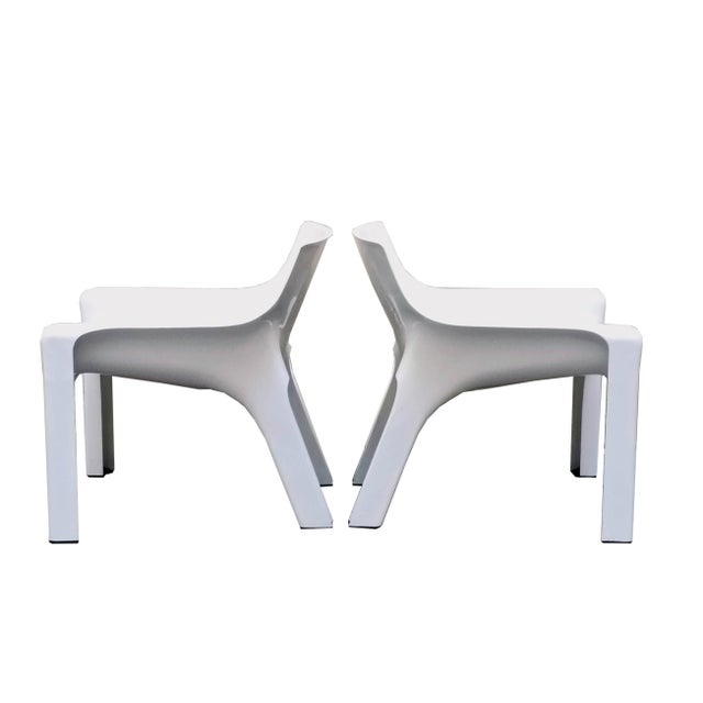 Mid-Century Modern Set of Italian White Vicario Chairs by Vico Magistretti for Artemide, 1970s For Sale - Image 3 of 8