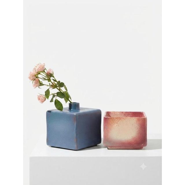 The Bi-Tetra vase redefines the boundaries of home decor through clean, geometric lines and a modular design. Composed of...