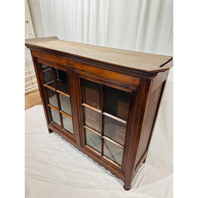 Late 19th Century Antique English Oak Glass Door Bookcase Cabinet With Wavy Apron & Oversized Cornice For Sale - Image 5 of 5