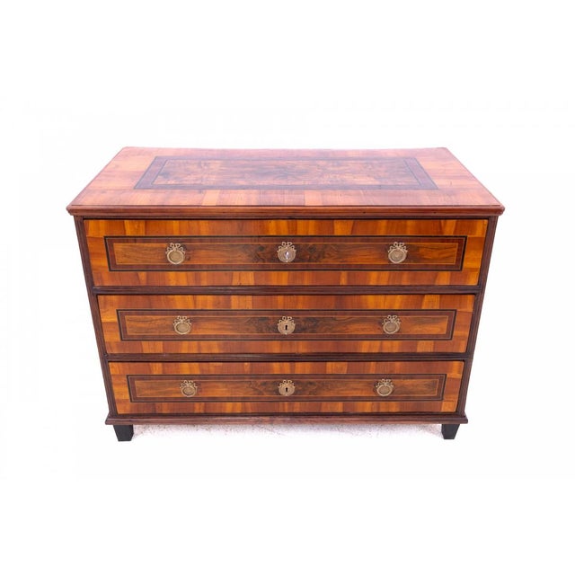 Antique chest of drawers from the first half of the 19th century, Germany. In very good condition. Dimensions: height 91...