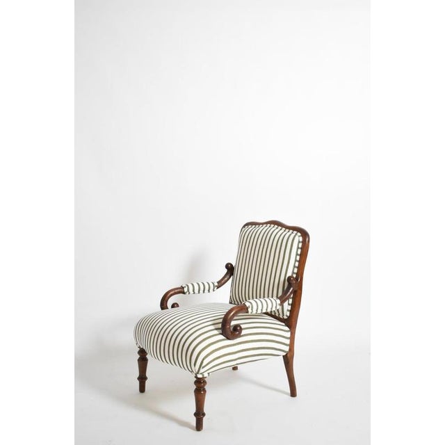 Pair of green and white stripes armchairs, XIXth c. Height: 77 cm - 30.31 in Length: 57 cm - 22.44 in Width: 57 cm - 22.44...