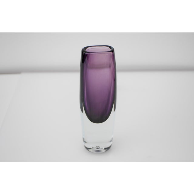 Gunnar Nylund Mid-Century Art Vase in Purple Sommerso Glass by Gunnar Nylund for Strömbergshyttan, Sweden For Sale - Image 4 of 11
