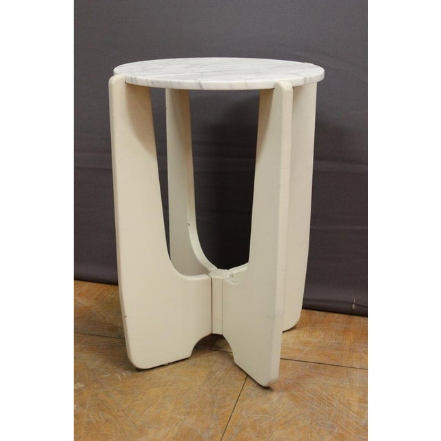 Pedestal Table in White Lacquered Wood and Marble, 1970s For Sale - Image 11 of 14
