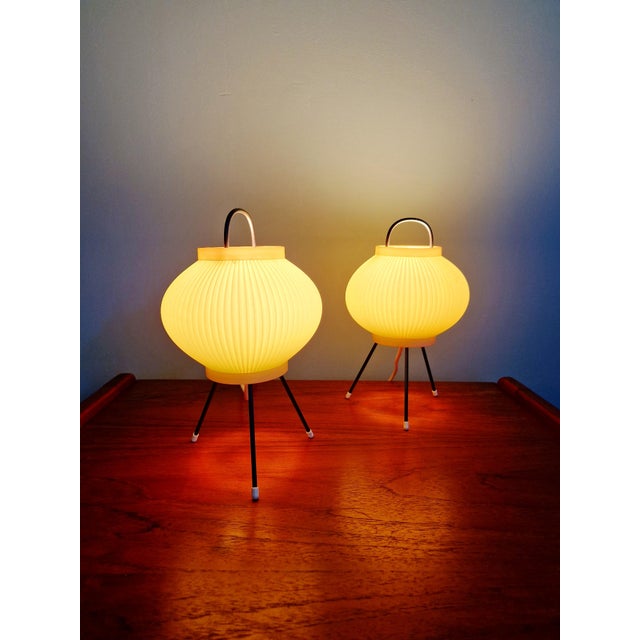 Tripod Lamps in Pale Green Pleated Celluloid, 1960s, Set of 2 For Sale - Image 4 of 18