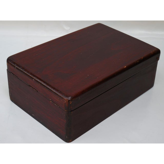 Antique 19th Century Walnut Traveling Shaving Box With Folding Mirror - Gentleman's Dressing Box For Sale - Image 4 of 10