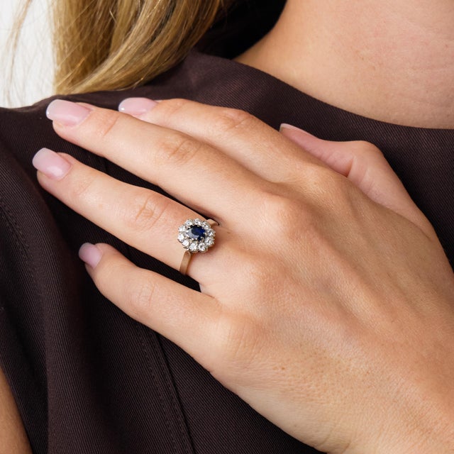 Vintage Sapphire Diamond 14k White Gold Cluster Ring, Size 7.5 For Sale - Image 4 of 5