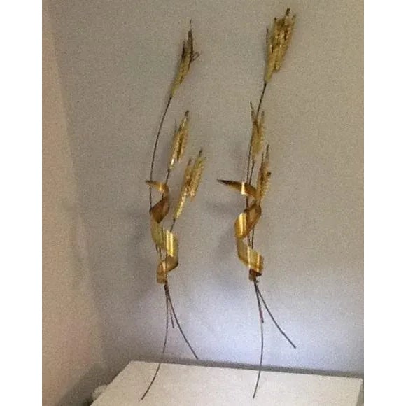 Vintage 70s brass tone metal wheat stalks with twirled leaves. These 3-D wall sculptures are ready to hang. Contains 2...