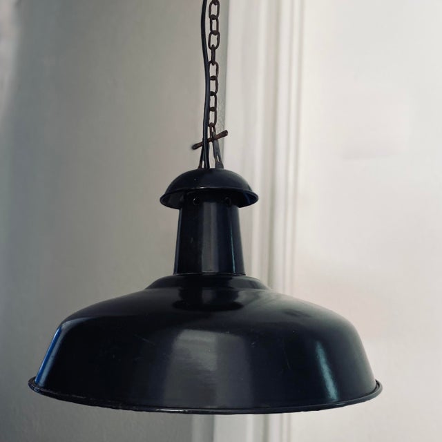 Vintage industrial pendant light in patinated black metal. Simple yet striking, it makes a strong statement in a modern...
