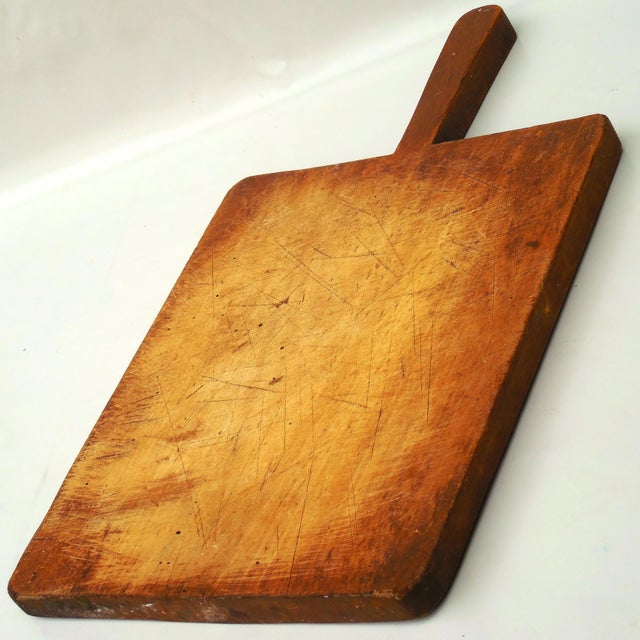 Chocolate Antique French Country Beechwood Bread Board With Long Handle - Kitchen Cutting Board For Sale - Image 8 of 13