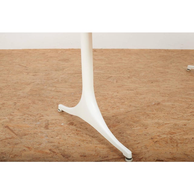 Metal Model 5559 Pedestal Series Dining Table in White Coated Cast Aluminum and Resin with Walnut by George Nelson & Associates for Herman Miller, 1960 For Sale - Image 7 of 14