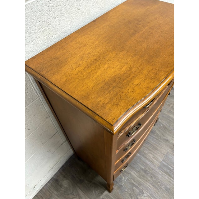 Antique American Federal Bowfront Chest of Drawers For Sale - Image 10 of 14