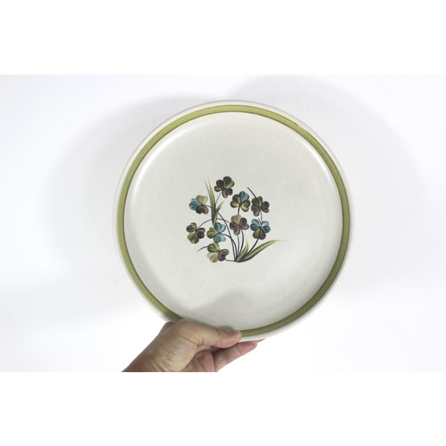 1950s One Denby Shamrock Dinner Plate Stoneware Made in England Replacements 1954-1981 For Sale - Image 5 of 7