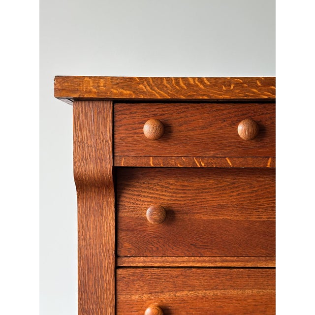 Early 20th Century Turn-of-the-Century Quartersawn Oak Chest of Drawers For Sale - Image 17 of 18