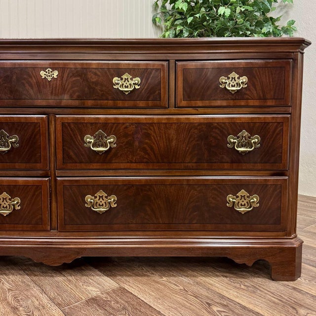 Chippendale Vintage Drexel Heritage Chippendale Flame Mahogany Lowboy Dresser For Sale - Image 3 of 15
