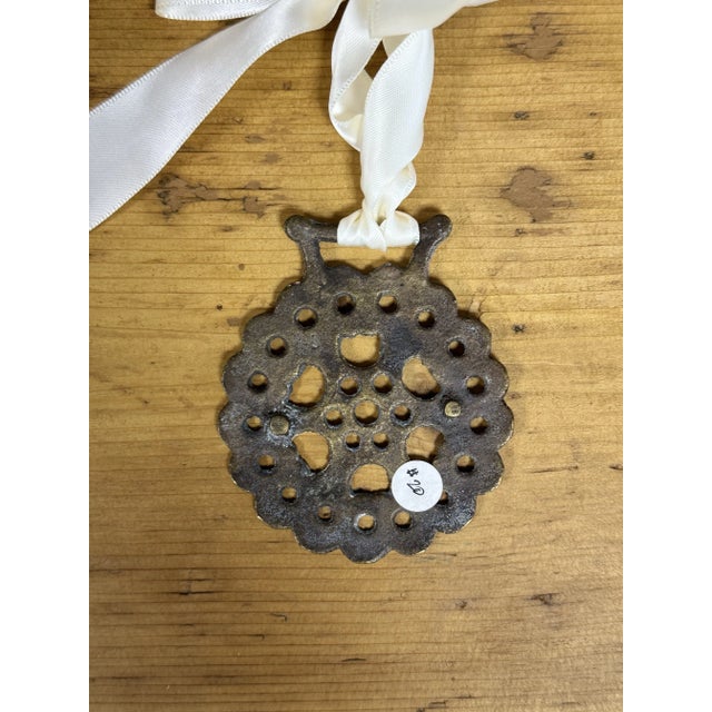 This exquisite vintage English horse brass ornament is a timeless piece of equestrian heritage. Traditionally used to...