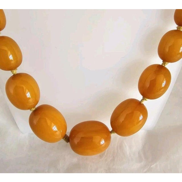 Antique Art Deco Graduated Amber Marbled Bead Necklace, 1930 For Sale - Image 4 of 18