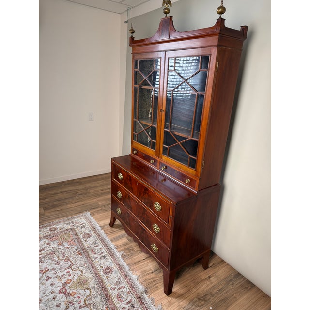 Early 19th Century Federal Flame Mahogany Secretary Bookcase With Eagle Finial, C. 1810–1825 For Sale - Image 5 of 11