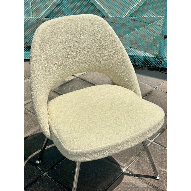 Knoll Vintage Eero Saarinen Model 72 Executive Chair for Knoll in Boucle For Sale - Image 4 of 6