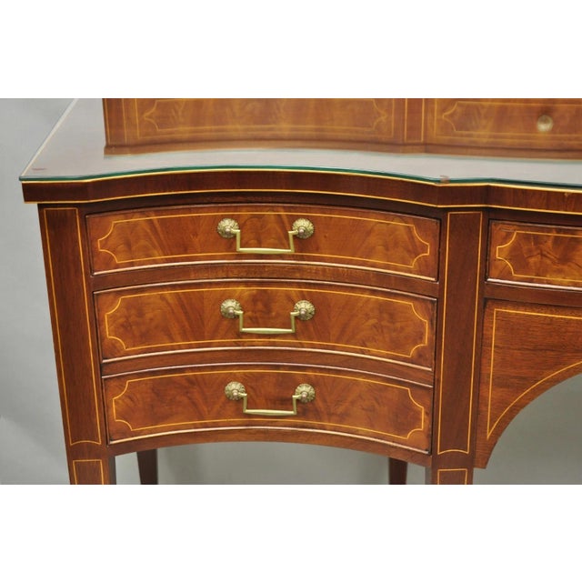 Vintage Hepplewhite Sheraton Mahogany Serpentine Buffet Sideboard Attr. Baker For Sale In Philadelphia - Image 6 of 18