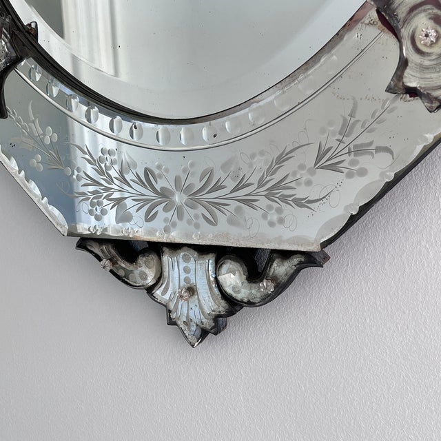 Antique Octagonal Venetian‑Style Mirror with Etched Floral Decoration, 1890s For Sale - Image 6 of 10